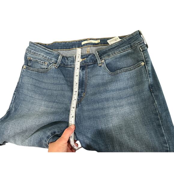 Levi's | Classic Straight Medium Wash Denim Jeans Size 31 - Picture 6 of 8